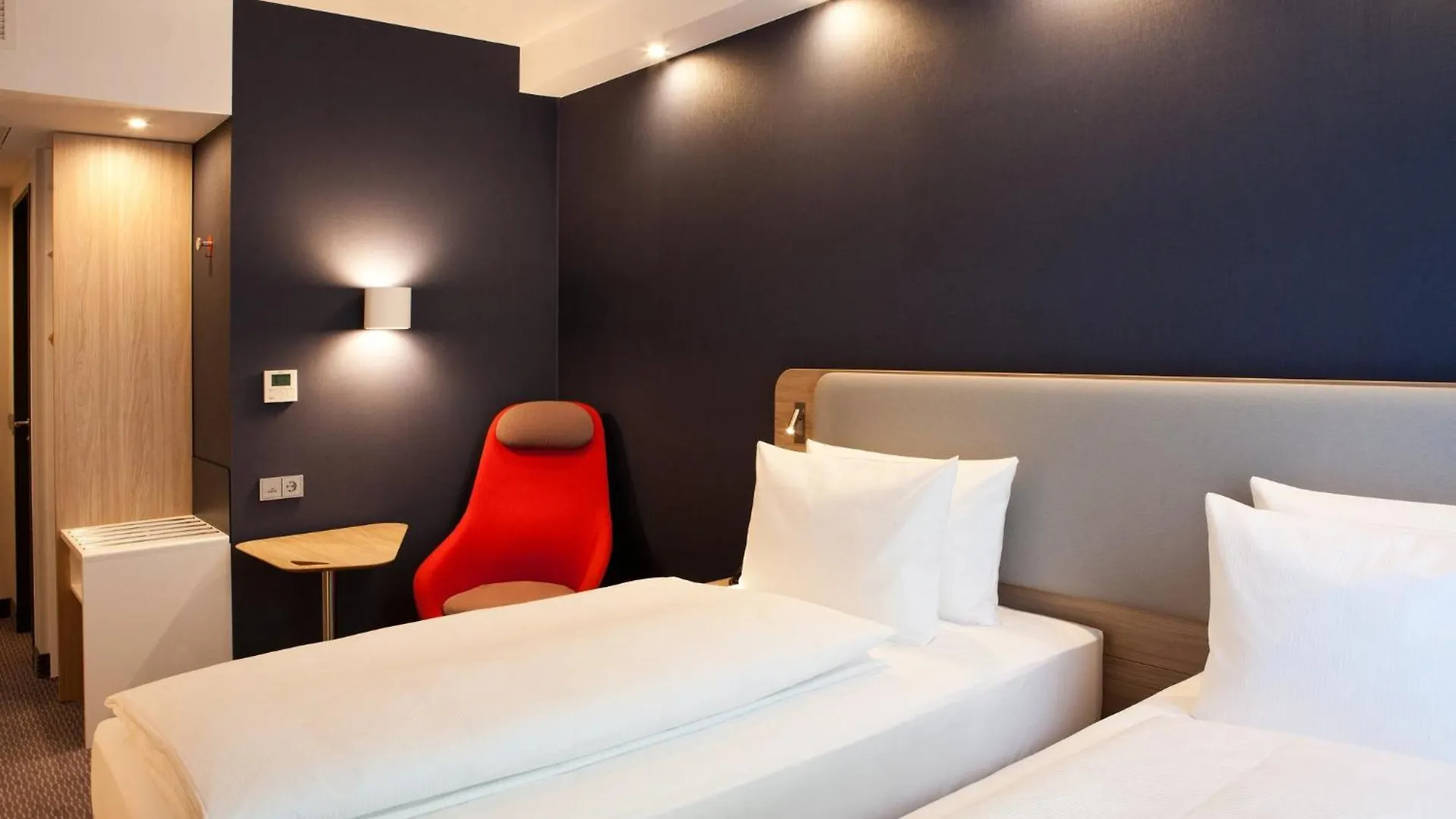 Holiday Inn Express - Duesseldorf Airport Hotel Dusseldorf