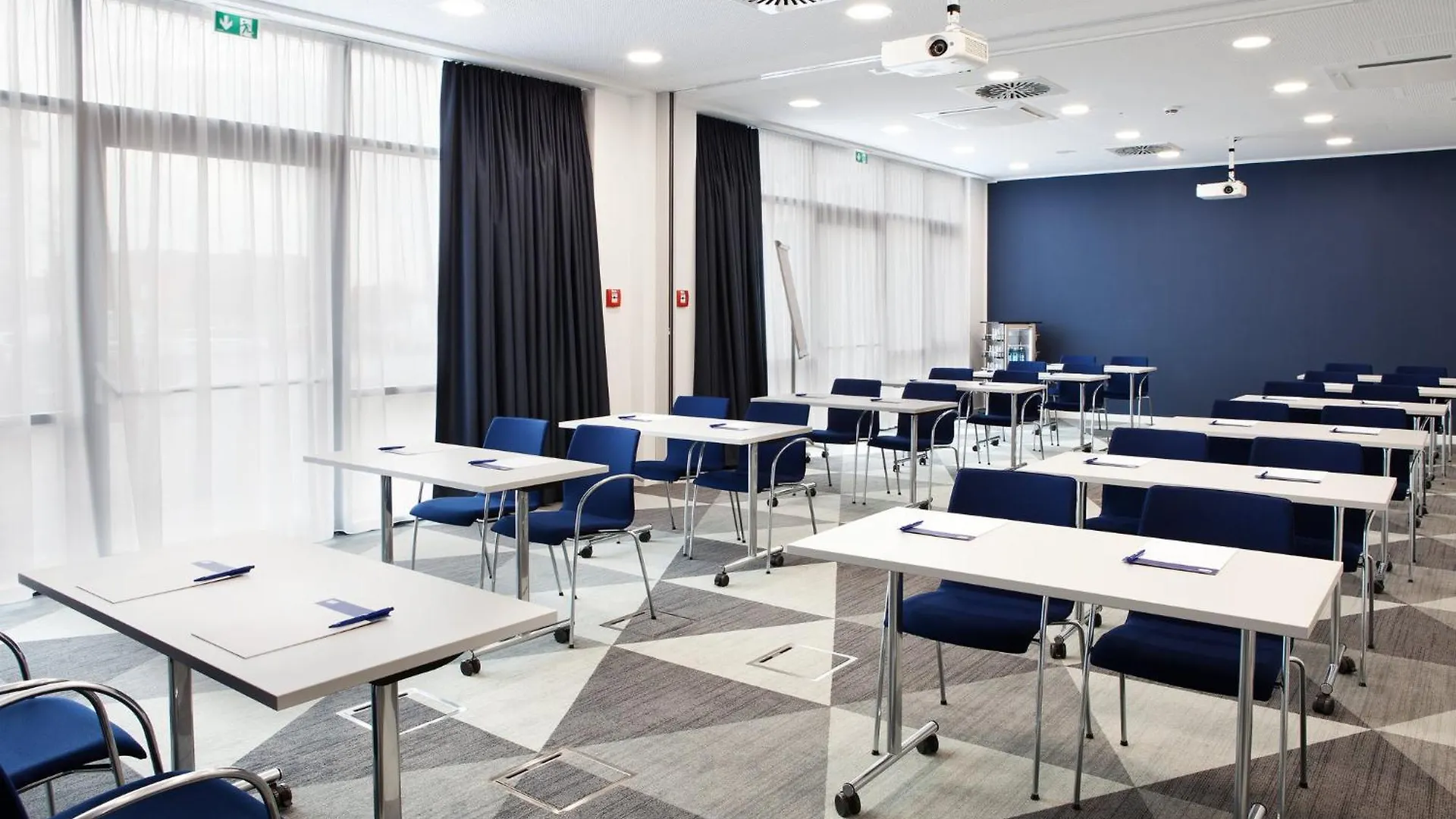 Holiday Inn Express - Duesseldorf Airport Hotel Dusseldorf