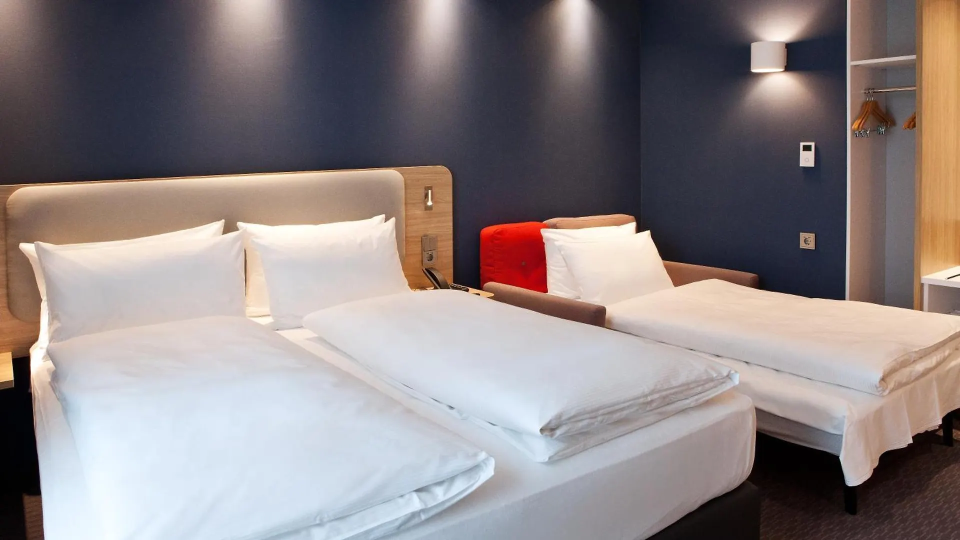 Holiday Inn Express - Duesseldorf Airport 3*, Dusseldorf Germany
